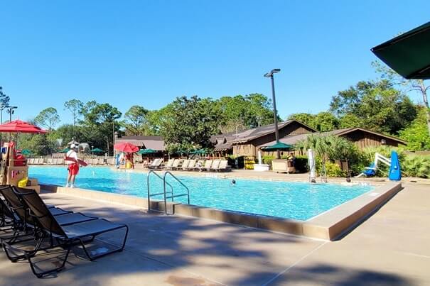 Fort Wilderness pool in December. holiday pool activities at fort wilderness campground. florida travel blog