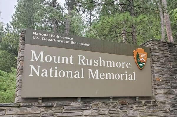 Can you see Mount Rushmore in the rain? Mount rushmore weather. mount rushmore fog. south dakota travel blog