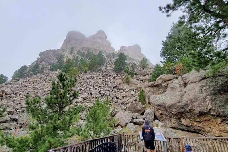 Mount Rushmore in the rain. presidential trail. Mount rushmore weather. mount rushmore fog. south dakota travel blog