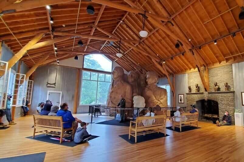 Mount Rushmore in the rain. sculptors studio. Mount rushmore weather. mount rushmore fog. things to do in black hills when it's raining. south dakota travel blog