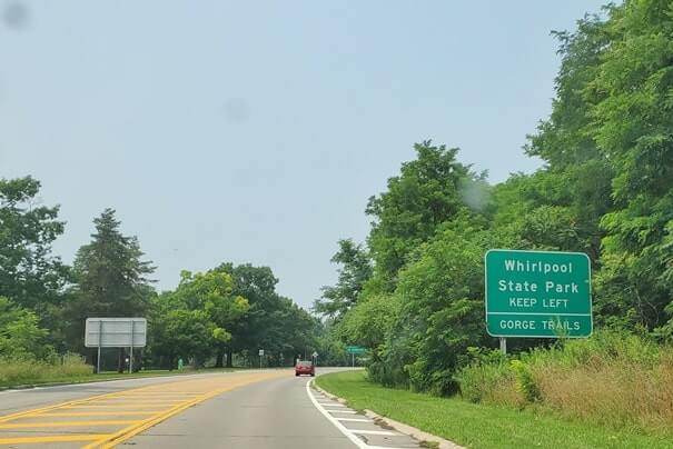 niagara falls to Whirlpool State Park drive. new york travel blog