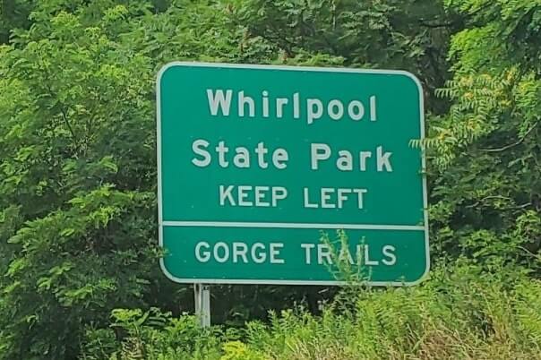 niagara falls to Whirlpool State Park drive. new york travel blog