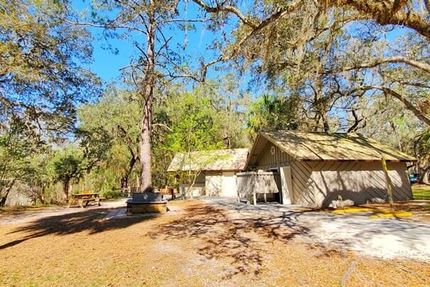 Fanning Springs State Park bathroom for swimming. florida travel blog