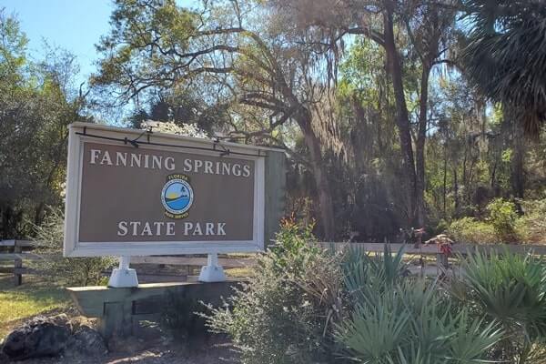 Fanning Springs State Park. Things to do in Fanning Springs State Park. florida springs. florida travel blog.