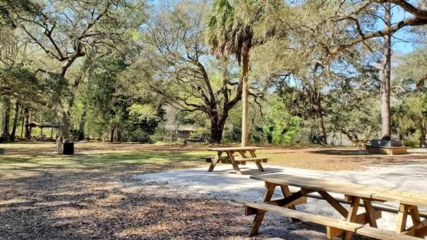 trail to Fanning Springs swimming area. florida travel blog.