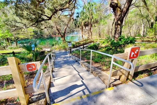 trail to Fanning Springs swimming area. florida travel blog.