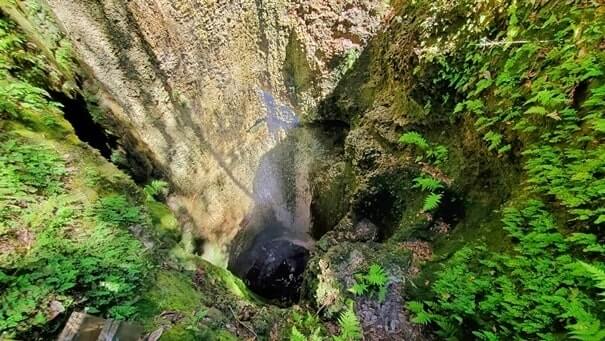 Destin to Tallahassee drive: Stop to see falling waters state park waterfalls. florida waterfalls between destin and tallahassee. florida road trip travel blog