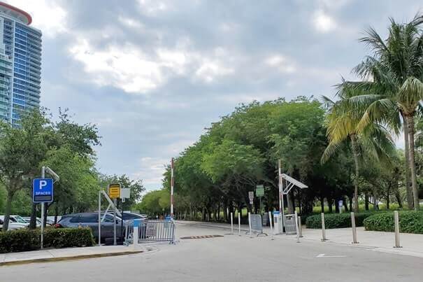 South Pointe Park parking miami beach. where to park for south pointe park. miami beach parking lot. florida travel blog