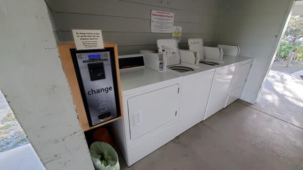florida state park campground coin laundry. change machine. florida camping travel blog