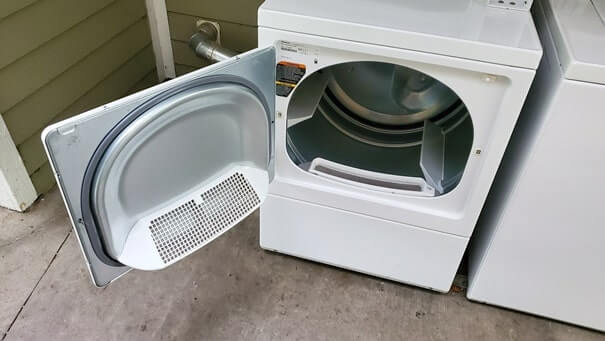 florida state park campground laundry dryer. florida camping travel blog