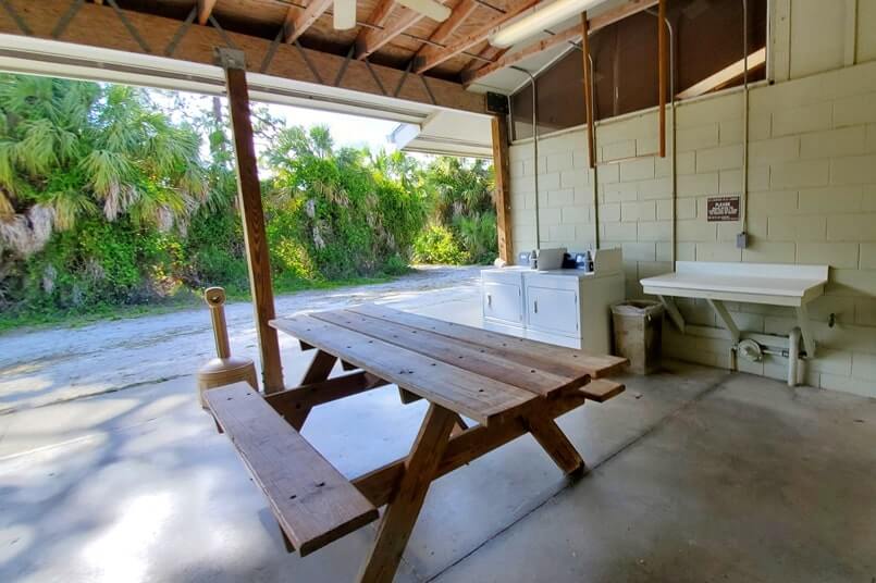 florida state park campground laundry waiting area. florida camping travel blog