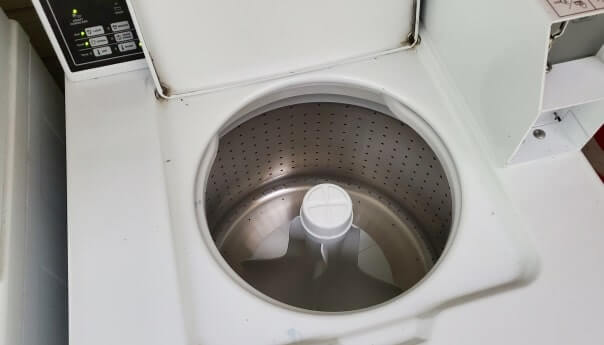 florida state park campground laundry washing machine. florida camping travel blog