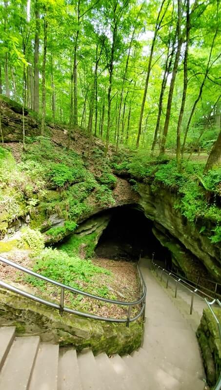 mammoth cave tours or mammoth cave without a tour. mammoth cave entrance without a tour. kentucky travel blog