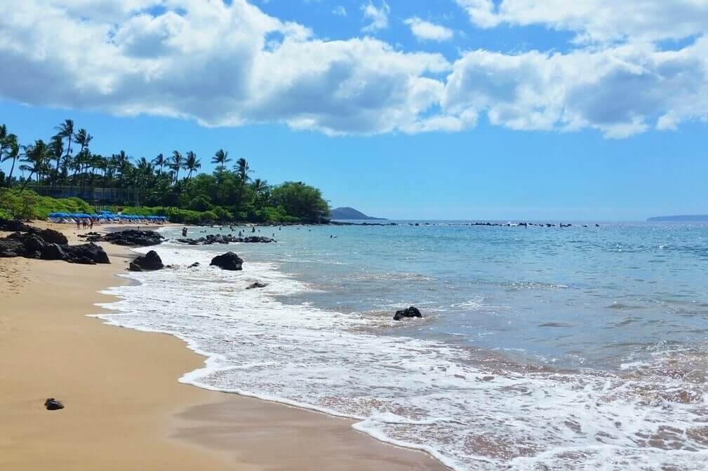 south maui beaches: mokapu beach. maui hawaii travel blog