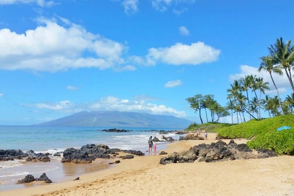 south maui beaches: mokapu beach. maui hawaii travel blog