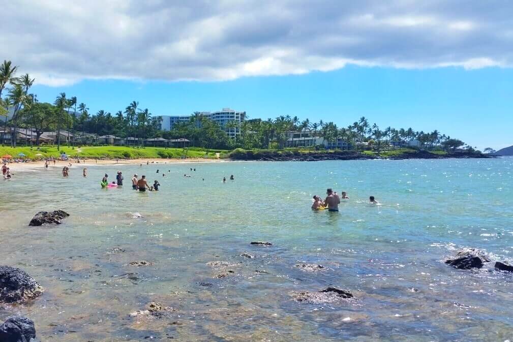 south maui beaches for swimming: ulua beach. south maui snorkeling beach. maui hawaii travel blog