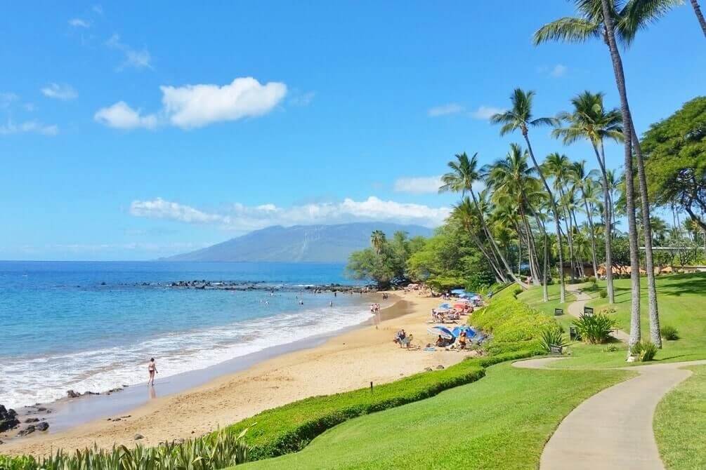 south maui beaches for swimming: ulua beach. south maui snorkeling beach. maui hawaii travel blog