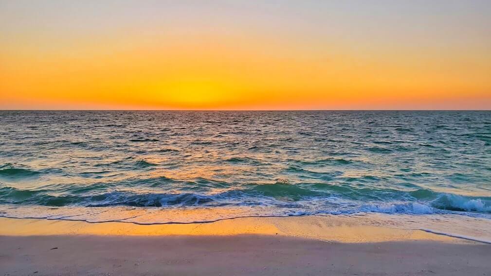 southwest florida beach sunset: cayo costa state park beach sunset. florida travel blog