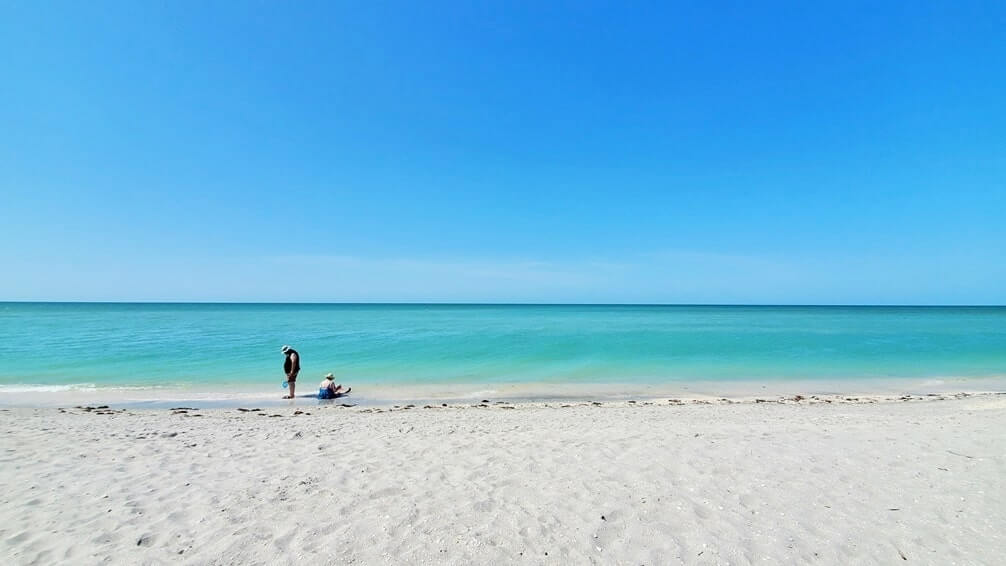 Things to do in Southwest Florida: sanibel island shelling. Best places to visit in Southwest Florida: Sanibel FL. sw florida road trip travel blog