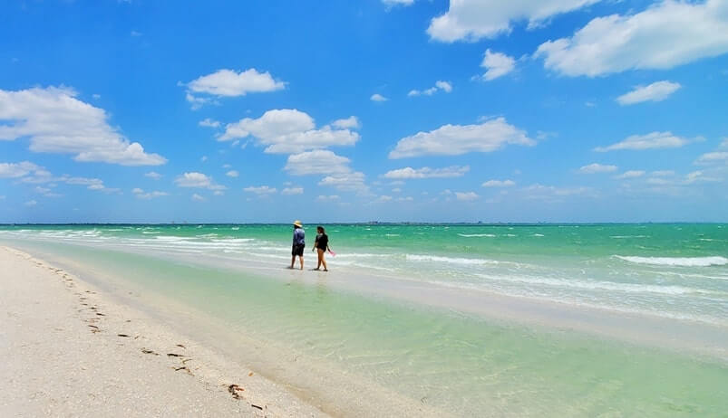 Things to do in Southwest Florida: sanibel island beach. Best places to visit in Southwest Florida: Sanibel FL. sw florida road trip travel blog