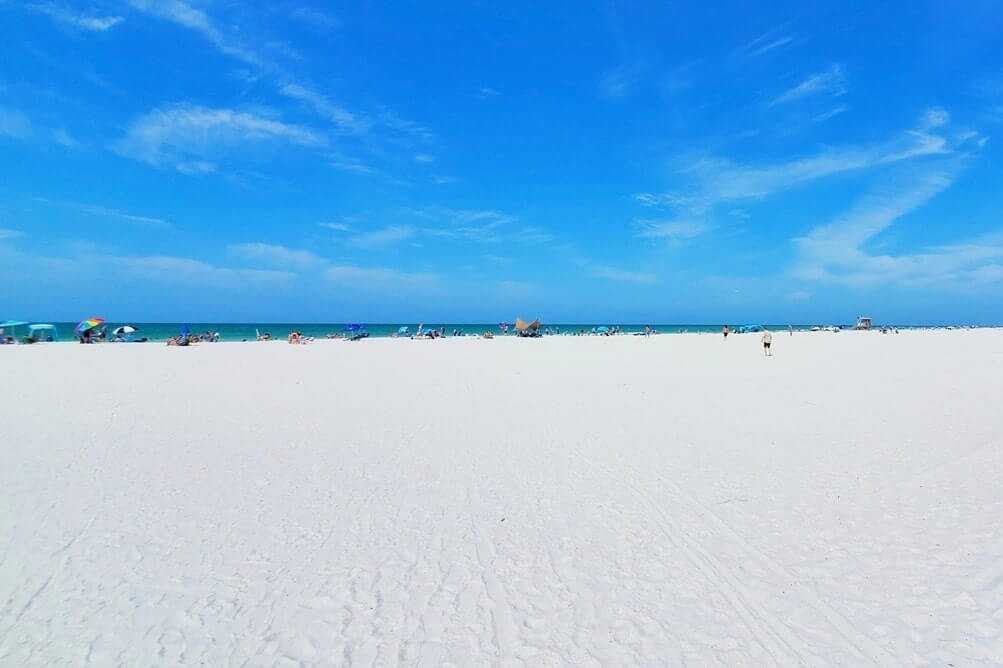 Things to do in Southwest Florida: Siesta Key beach. Best places to visit in Southwest Florida: Siesta Key FL. sw florida road trip travel blog