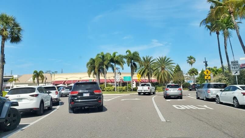 St Armands Circle to Lido Beach parking. St armands circle to lido key. things to do in sarasota. driving through st armands key. southwest florida travel blog