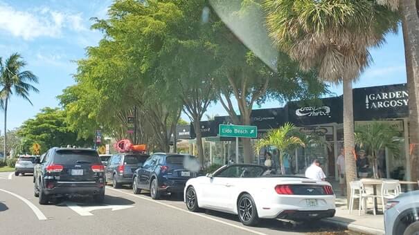 St Armands Key to Lido Beach parking. St armands key to lido key. things to do in sarasota. driving through st armands key. southwest florida travel blog