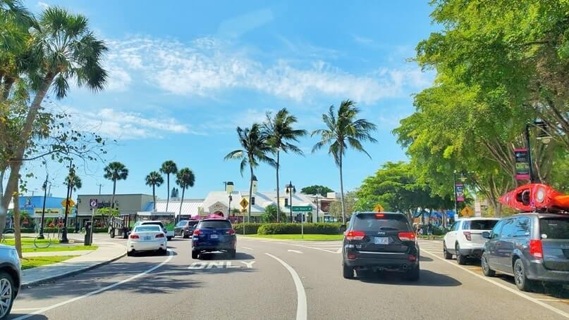 St Armands Circle to Lido Beach parking. St armands circle to lido key. things to do in sarasota. driving through st armands key. southwest florida travel blog