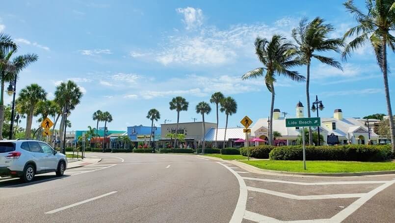 St Armands Circle to Lido Beach parking. St armands circle to lido key. things to do in sarasota. driving through st armands key. southwest florida travel blog