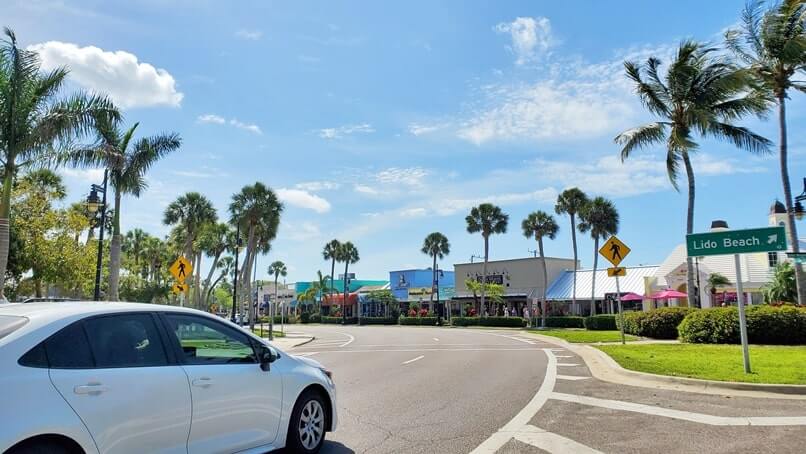 St Armands Circle to Lido Beach parking. St armands circle to lido key. things to do in sarasota. driving through st armands key. southwest florida travel blog