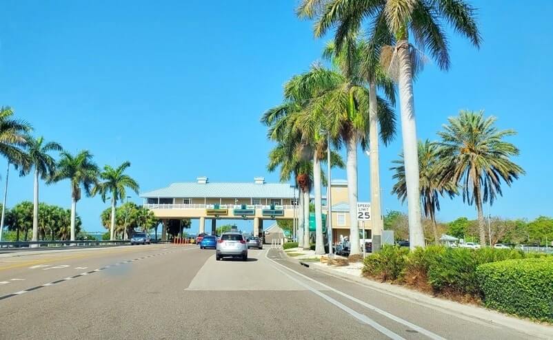 how to get to tarpon bay beach shelling beach. sanibel island bridge. gulf coast, southwest florida travel blog