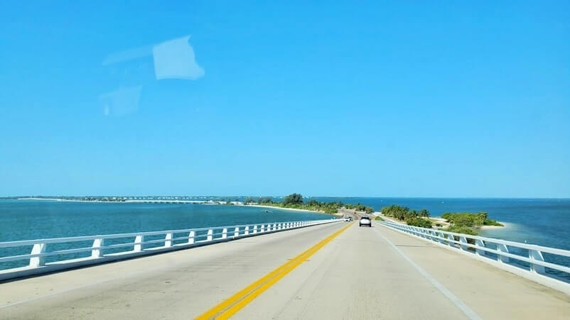 how to get to tarpon bay beach shelling beach. sanibel island bridge. gulf coast, southwest florida travel blog