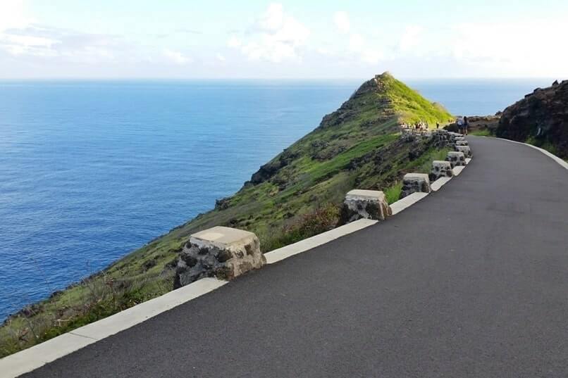 free things to do in oahu: oahu hikes, makapuu lighthouse trail. free things to do in honolulu, waikiki day trip. oahu hawaii travel blog