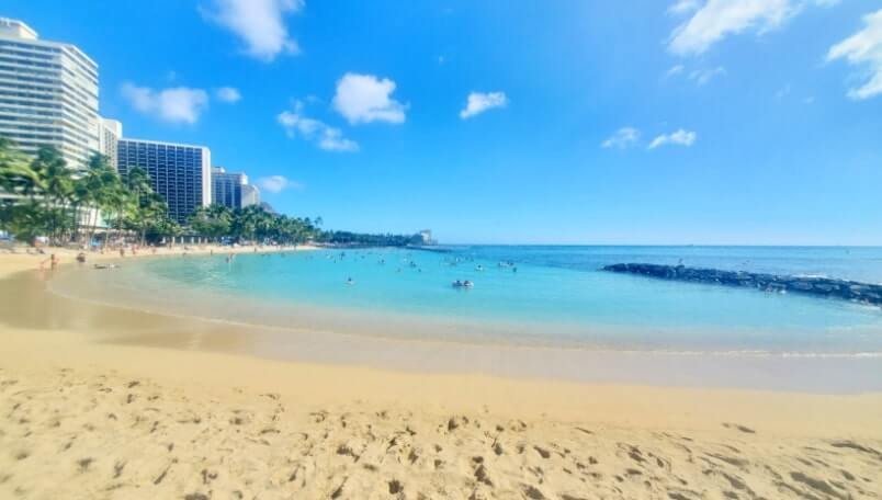 Things to do in Waikiki for free: kuhio beach park, waikiki beach park. honolulu, oahu, hawaii travel blog