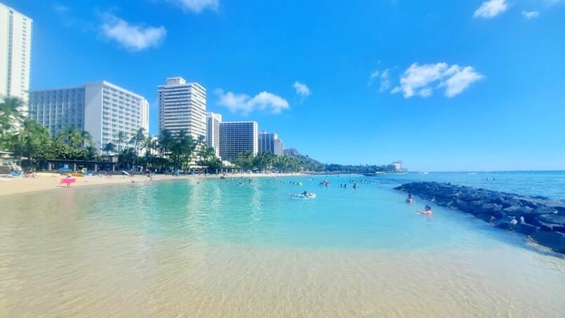 Things to do in Waikiki for free: kuhio beach park, waikiki beach park. honolulu, oahu, hawaii travel blog