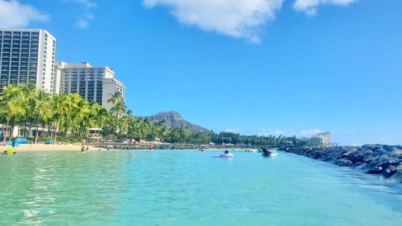 Things to do in Waikiki for free: kuhio beach park, waikiki beach park. honolulu, oahu, hawaii travel blog