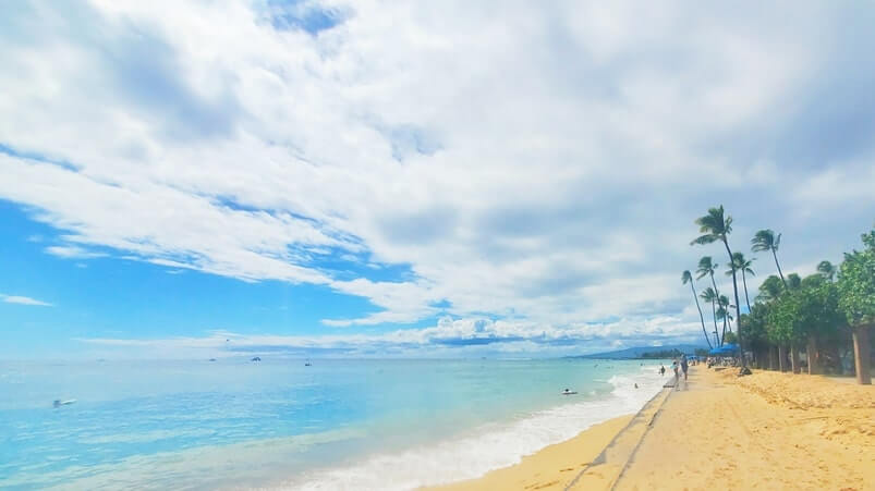 Things to do in Waikiki for free: fort derussy beach park, waikiki beach park. honolulu, oahu, hawaii travel blog