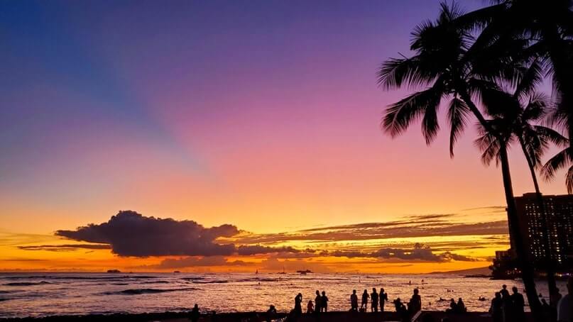 Things to do in Waikiki for free: waikiki hula show at kuhio beach. honolulu, oahu, hawaii travel blog