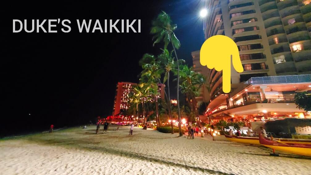 things to do in waikiki at night: duke's waikiki restaurant. low-key waikiki beach restaurant. honolulu at night. oahu at night. hawaii travel blog