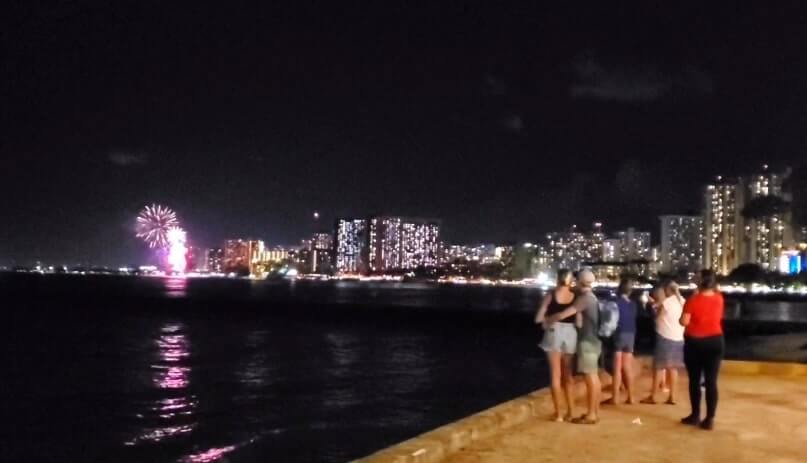 things to do in waikiki at night: hilton hawaiian fireworks at night. waikiki fireworks at night. honolulu at night. oahu at night. hawaii travel blog