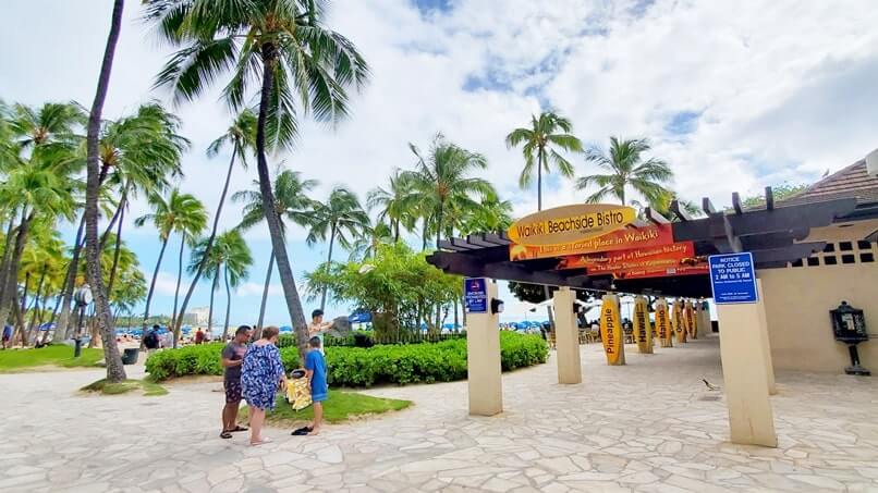 waikiki beachside bistro location. waikiki beach food spot. honolulu oahu travel blog