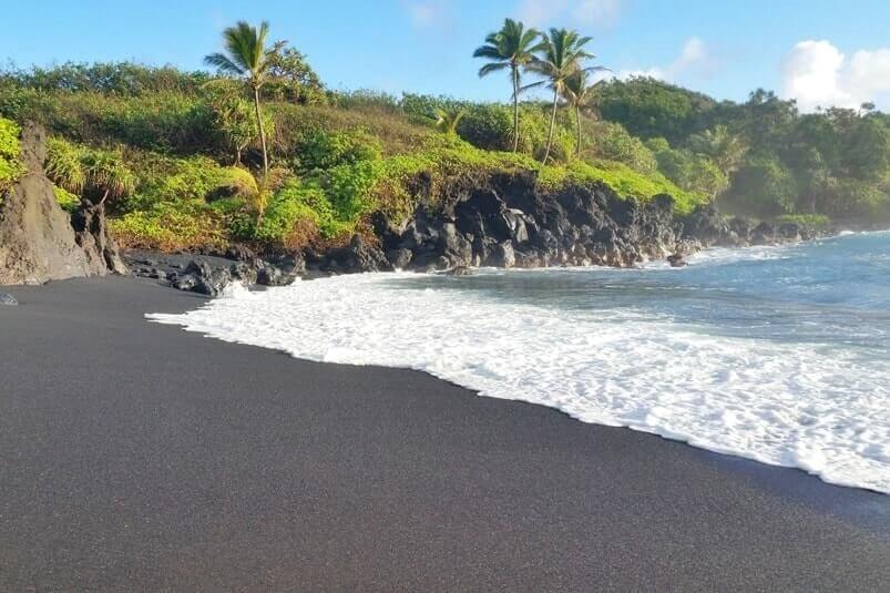 things to do in east maui: waianapanapa state park
