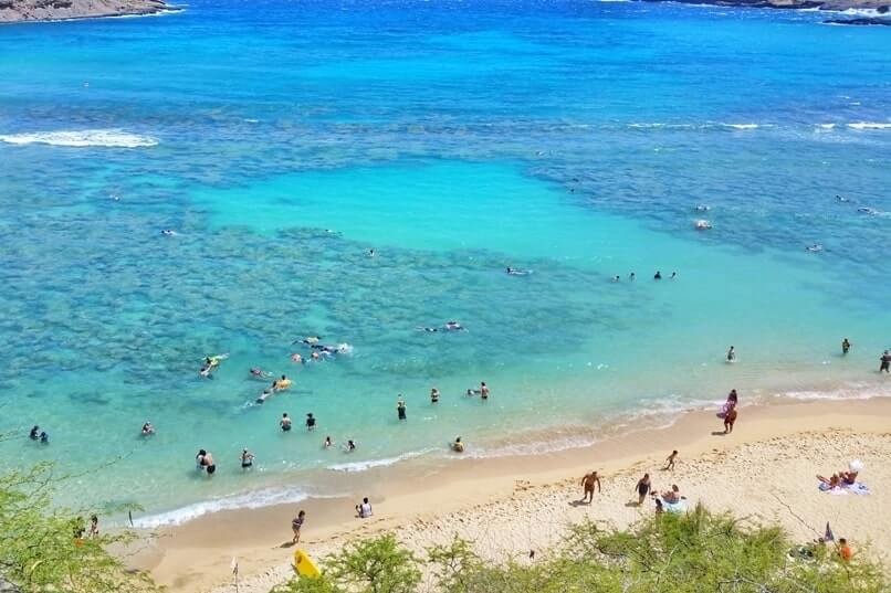 things to do in east oahu: snorkeling at hanauma bay. east oahu snorkeling. honolulu, oahu, hawaii