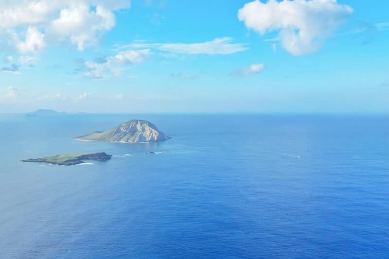 things to do in east oahu: hiking the makapuu point lighthouse trail. east oahu hiking. honolulu, oahu, hawaii
