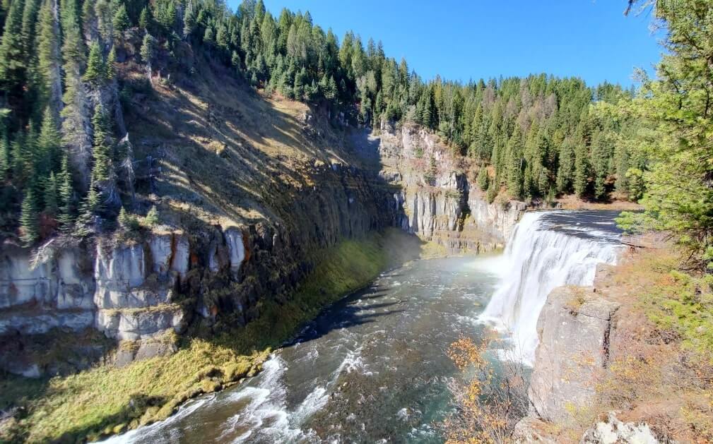 mesa falls scenic byway waterfalls. idaho waterfalls. targhee national forest waterfalls.