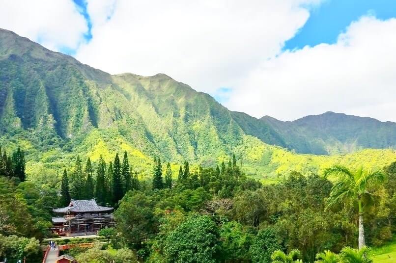 things to do in east oahu: byodo-in temple. valley of temples