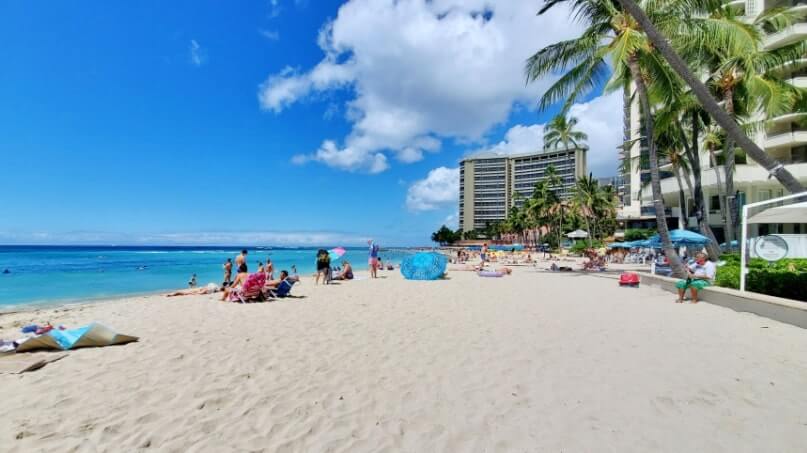 moana surfrider beach. does the moana surfrider have a private beach? waikiki beachfront hotel. honolulu beachfront hotel. oahu beachfront hotel. hawaii beachfront hotel.