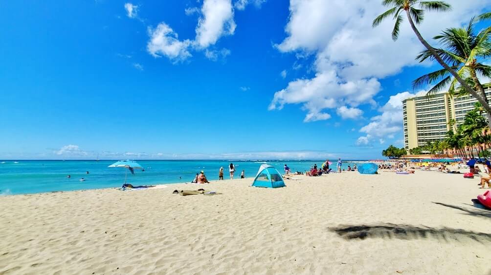 moana surfrider beach. does the moana surfrider have a private beach? waikiki beachfront hotel. honolulu beachfront hotel. oahu beachfront hotel. hawaii beachfront hotel.