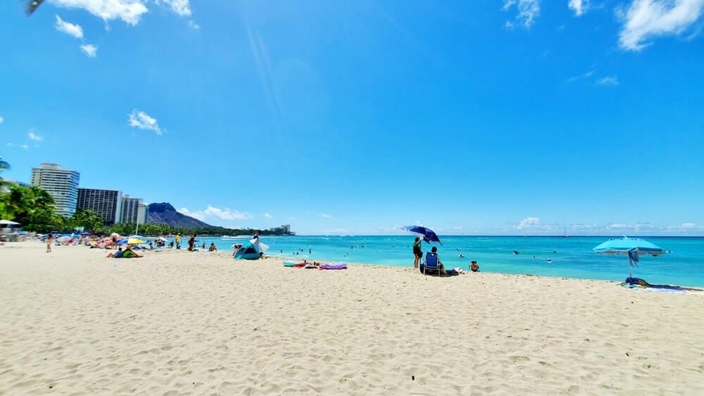 moana surfrider beach. waikiki beach at moana surfrider hotel. waikiki hotel beach. honolulu hotel beach. oahu hotel beach. hawaii hotel beach