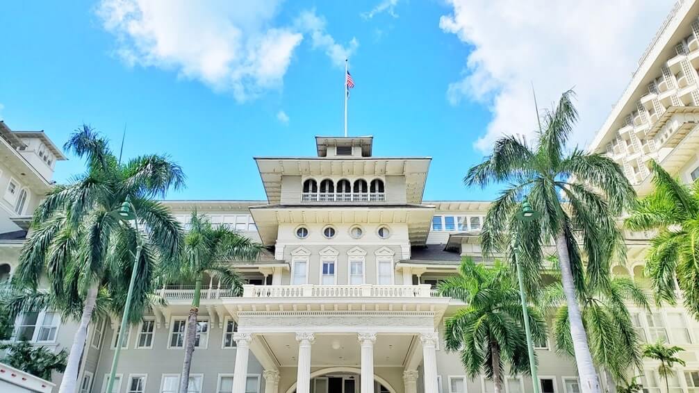 moana surfrider beach. does the moana surfrider have a private beach? waikiki beachfront hotel. honolulu beachfront hotel. oahu beachfront hotel. hawaii beachfront hotel.